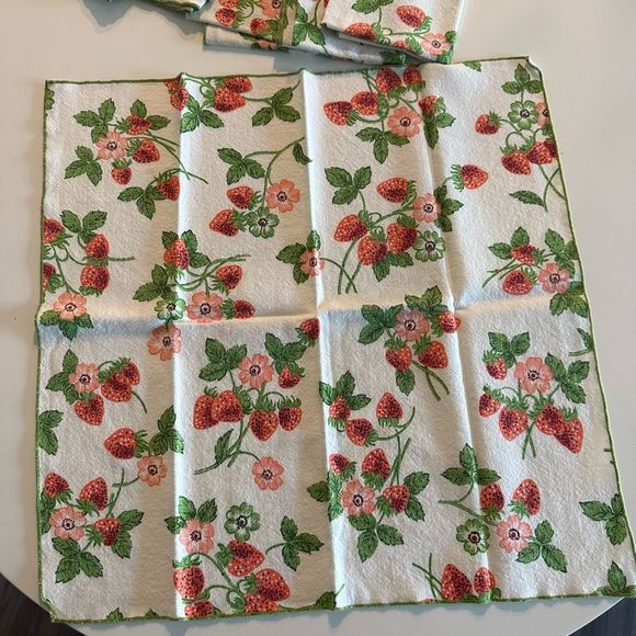 Vintage Strawberry Napkins Set Of 6 🍓 - Picture 8 of 10